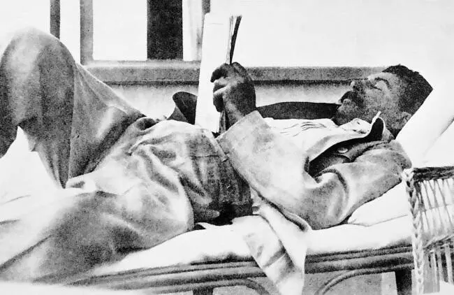 И В Сталин на даче Около 1930 г Охрана И В Сталина в Сухуми 1933 г - фото 23
