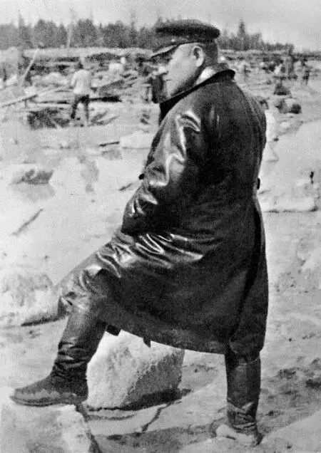 Филипп Медведь на БеломорскоБалтийском канале 1931 г С М Киров в гробу - фото 31