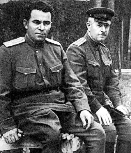 С Надарая и Р Саркисов охранники и шоферы Берия Партийные лидеры - фото 46