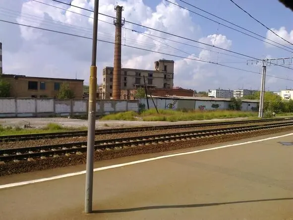 Вид на завод с жд платформы станции Катуар Старожилы Катуара вспоминают как - фото 30