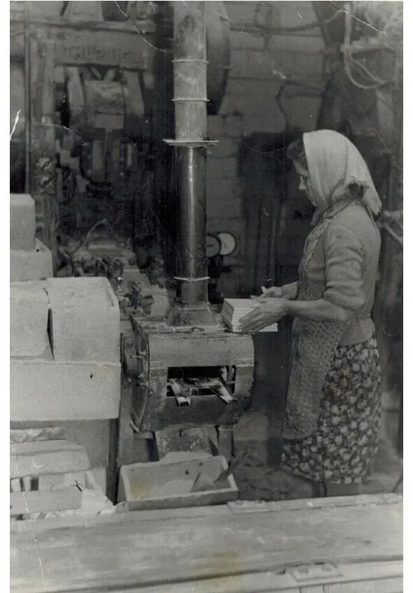 На Катуаровском керамико плиточном заводе В послевоенное время Катуаровский - фото 32