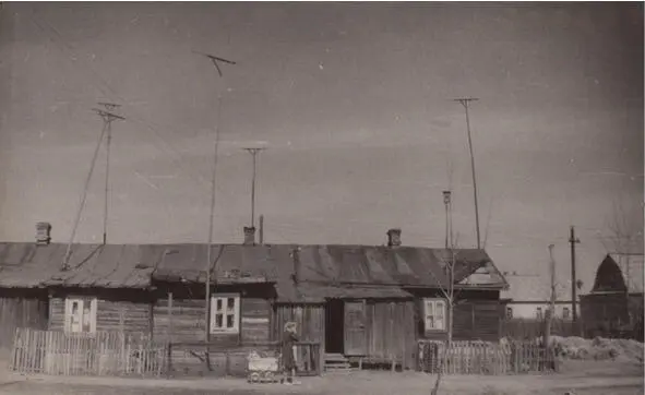 Катуар барак 1967 г В 1991 г распался Советский Союз и ввели - фото 64
