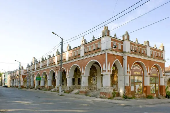 Фрагмент с торцевыми корпусами Гостиного двора фото автора конца 1990х годов - фото 4