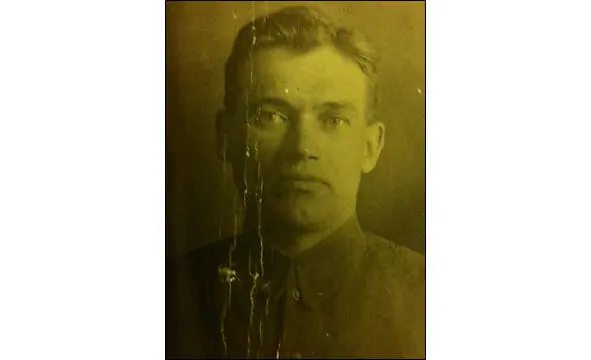 В период с 1916 по 1917 служил в армии сначала в запасном полку в г Старая - фото 3