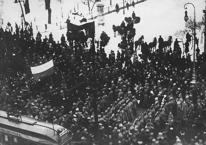 Петроград Невский проспект Восставшие К вечеру 27 февраля восставшие - фото 39