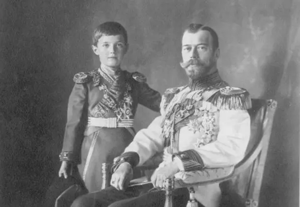 Оставаясь в Ставке Николай II был застигнут врасплох молниеносным переворотом - фото 40