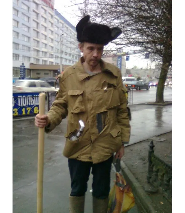 Итого Из мебели подоконник присел пожрать только ложка В углу В углу - фото 2
