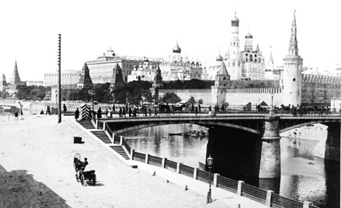 Уличное движение 1860х годов Такой услужливый брюнет будет кланяться всякому - фото 8