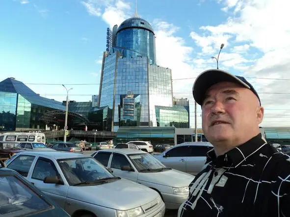 О любви я ей песню пою Как люблю я ту музу свою Я же с ней говорю и судачу - фото 5