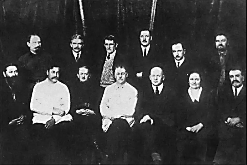 Сотрудники ИНО ОГПУ 1929 г АХ Артузов ЯХ Петерс Здание ВЧК - фото 18