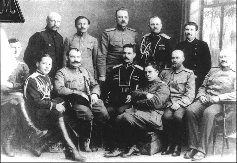 ГМ Семенов и атаман Сибирского войска ПП ИвановРинов с соратниками Р - фото 44