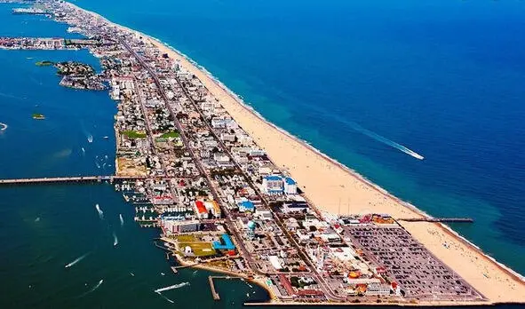 И весь город это одно сплошное развлечение курорт для молодежи Сезон - фото 6
