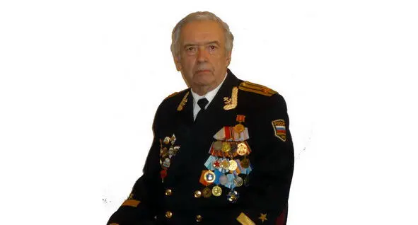 В морях твои дороги Владимир Алексеевич Мурзин родился в 1946 году в Крыму в - фото 2