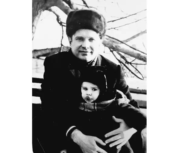 Прогуляюсь с косою по полюшку Там где песня травызеленца Вспомню детства - фото 1