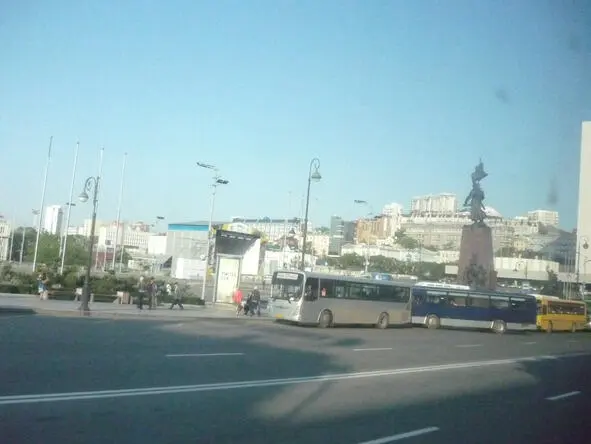 Город Владивосток Мы заметили что город расположен в горах В этом регионе - фото 2