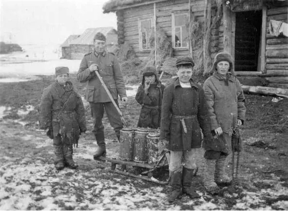 За время оккупации народ сильно обносился Одежда обтрепалась Холсты которые - фото 22