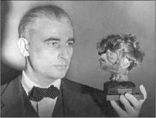 Nuremberg prosecutor Thomas Dodd and a shrunken head Indeed Nuremberg might - фото 24