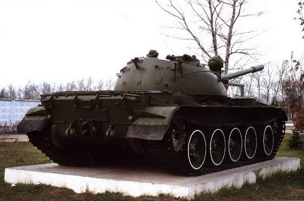 Танк Т55 Установлен на пьедестале Славы у станции Крекшино НароФоминского - фото 50