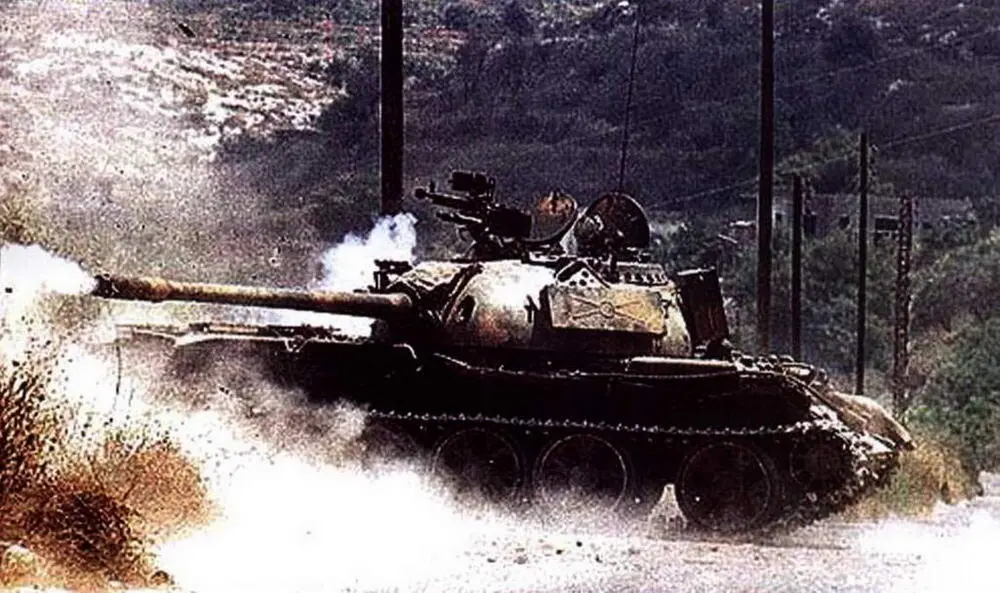 Сирийский Т55 ведет бой в Ливане Югославский Т55 в патрулировании - фото 51