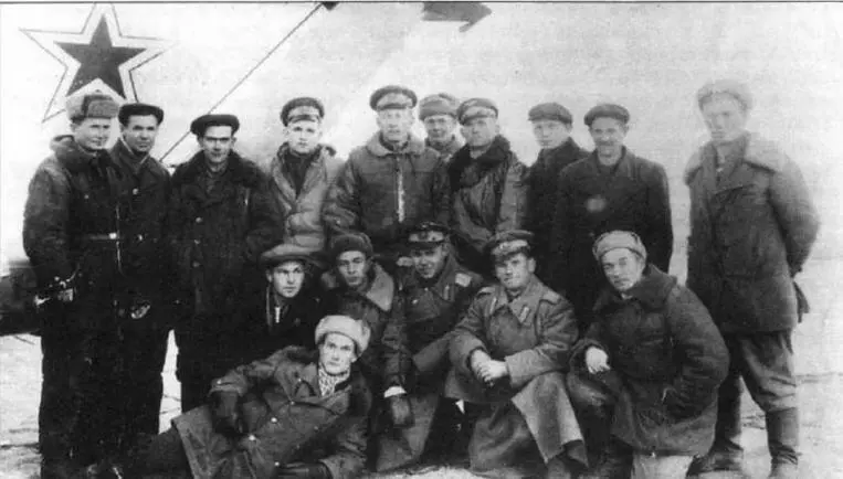 Участники контрольных испытаний самолета МиГ15 С3 в филиале ГК НИИ ВВС в - фото 18