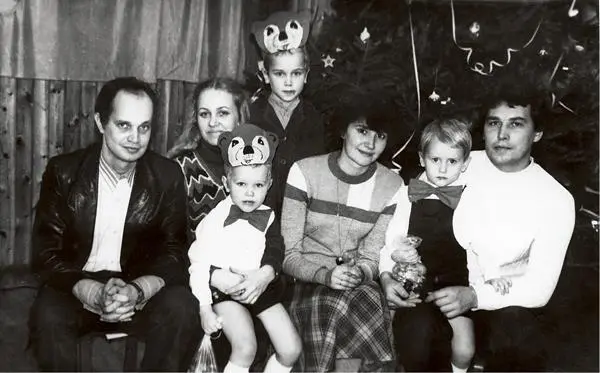 Lasteaianäärid 1983 Ees paremalt isa Tiit Raio ema Anne Tiidu vennanaine - фото 6