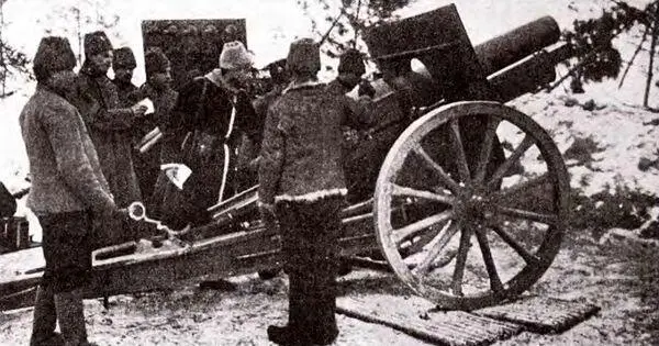 Русская тяжелая гаубица на позиции Зима 1914 г Как видно наступление в - фото 32