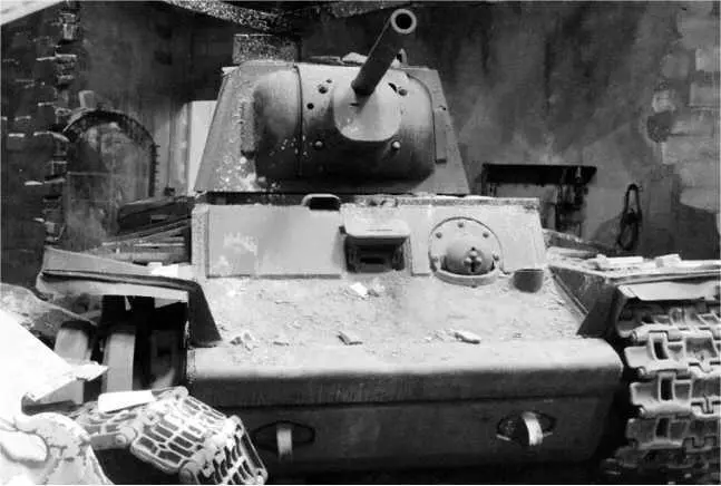 Танк КВ1 выпуска ЛКЗ августасентября 1941 года во французском музее - фото 221