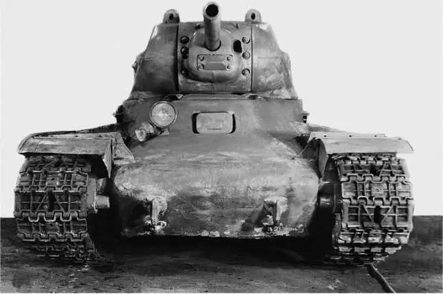 Танк КВ13 вид спереди Челябинск осень 1942 года Хорошо видна форма литой - фото 165