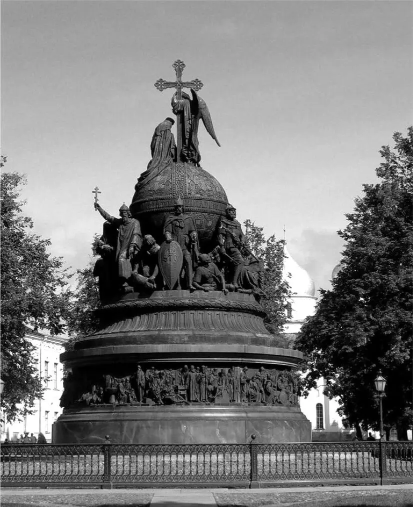 Рисунок 11 Памятник Тысячелетие России в новгородском кремле поставленный - фото 11