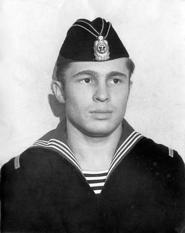 Анатолий Парфёнов Северный флот 1963 год В детстве я любила рассматривать - фото 2