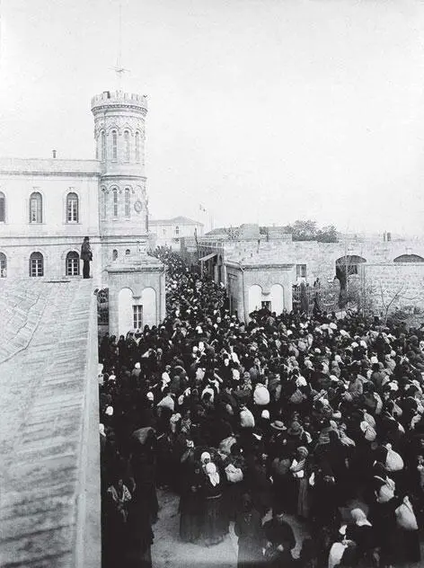 Паломники на Сергиевском подворье ГМИР В народной столовой на Сергиевском - фото 14