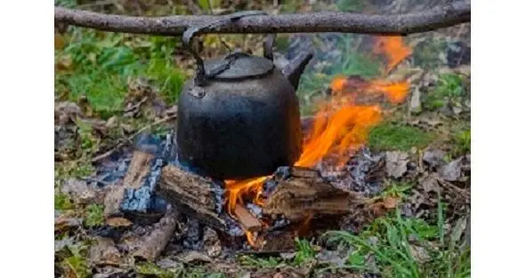 Третья ночевка Некоторое время они сидят молча Потом Анин прячет в полевую - фото 13