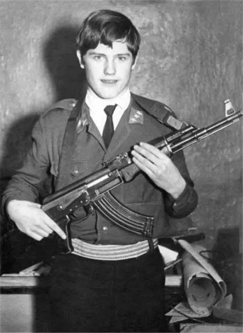 Счастливый комиссар Гринабеля с тремя заветными звездами на петлице и - фото 16