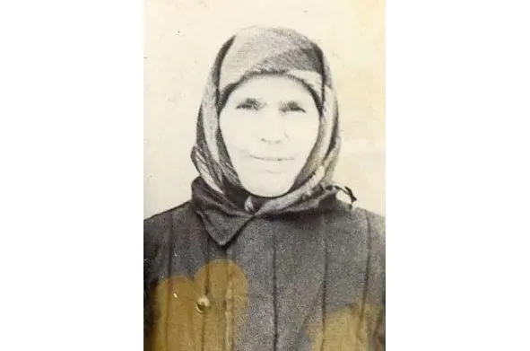 Бабушка Евдокия Максимовна Бабушка Неонила с дочерью а моей крёстной Василиной - фото 5