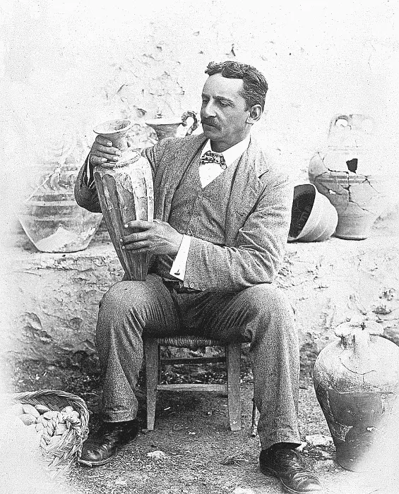 Артур Эванс на раскопках в Кноссе 1901 г Глава 1 Летописцы 1876 году - фото 5