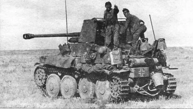 Самоходная установка Sd Kfz139 Мардер III на огневой позиции в степи в - фото 17
