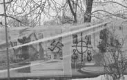 Сейчас в Германии за изображение свастики могут посадить на три года или - фото 1