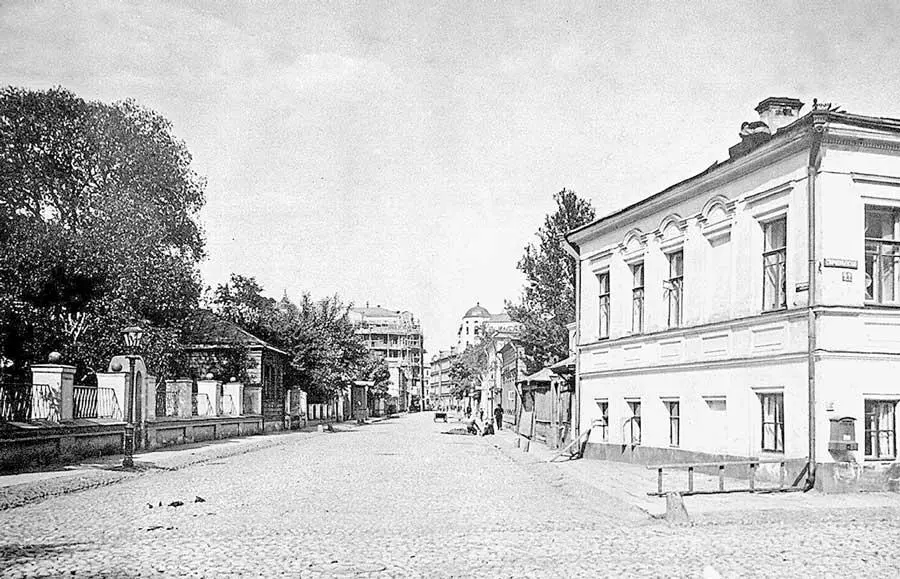 Спиридоньевский переулок Вид от Спиридоновки 1913 г В 1986 г у пруда - фото 9