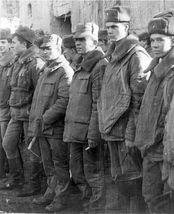 Редкое событие нашего полка построение на плацу Полк жил полк выполнял - фото 40