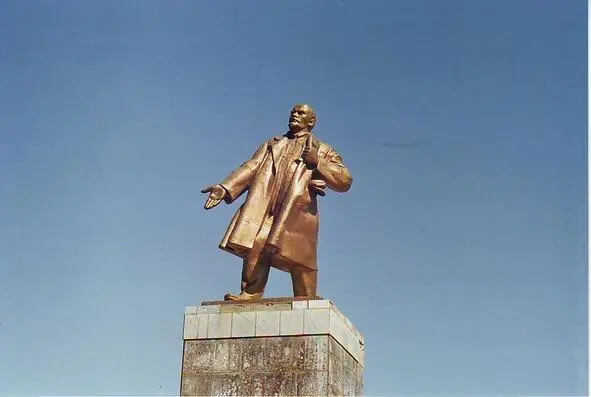 Ленин в Исфаре Кстати Через неделю после нас в Исфаре оказался Сапунов и - фото 16