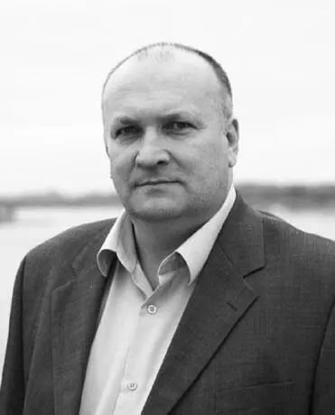 Владимир Голубев работает в жанре детскоюношеской литературы пишет сказы - фото 3
