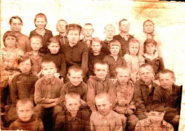 В школьном музее хранится подлинный документ подписанный Акимом Базилевичем и - фото 11