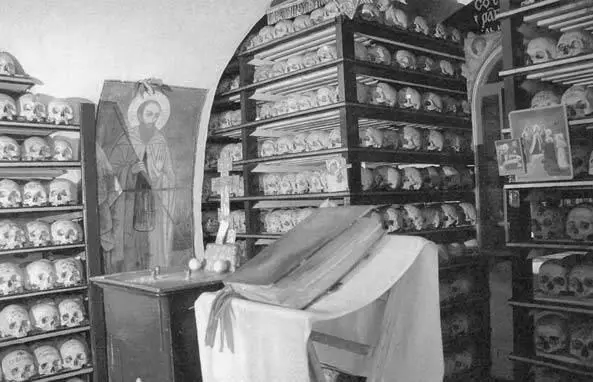 8 БРАТСКАЯ УСЫПАЛЬНИЦА СВЯТОПАНТЕЛЕИМОНОВСКОГО МОНАСТЫРЯ С Пасхи 1931 г и до - фото 9