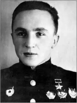 Герой Советского Союза Майор Владимир Александрович Михалёв В свободное от - фото 9