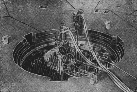 Рис 59Верхняя часть реактора без наружной плиты Видны стержни аварийной - фото 71