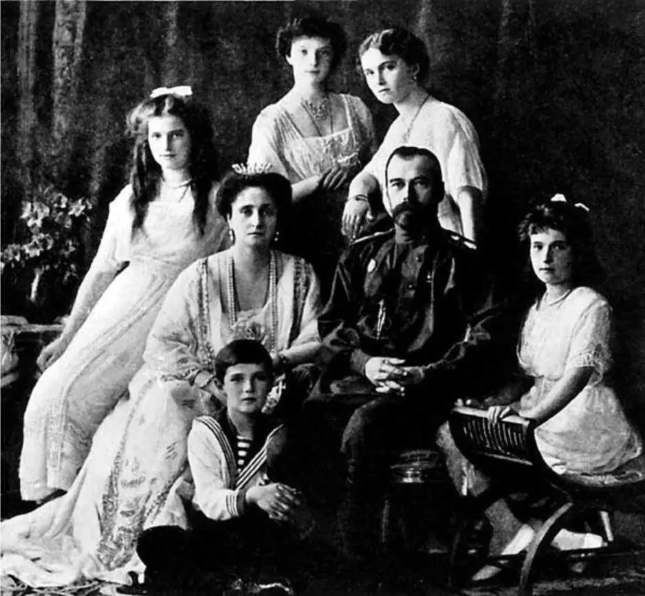 Семья царя Николая II супруга Александра Федоровна три дочери и сын Вот - фото 123