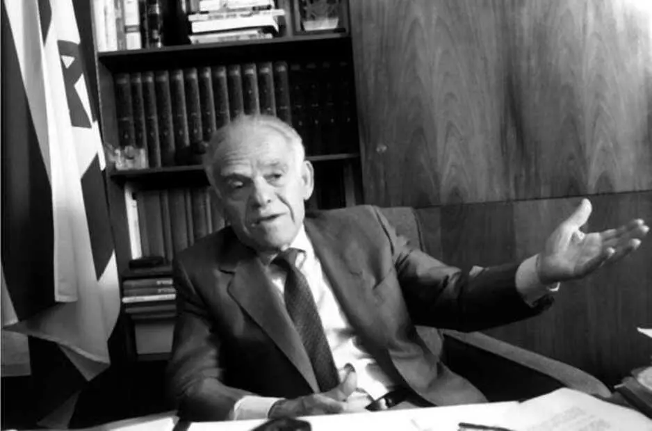 Ицхак Шамир 19152012 Шамир попросил Максвелла перезвонить а сам связался с - фото 132