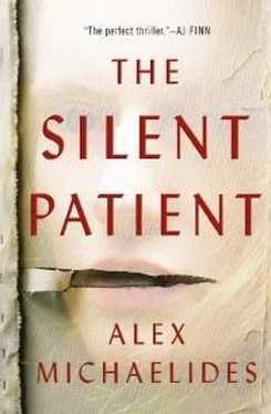 Алекс Михаэлидес The Silent Patient обложка книги