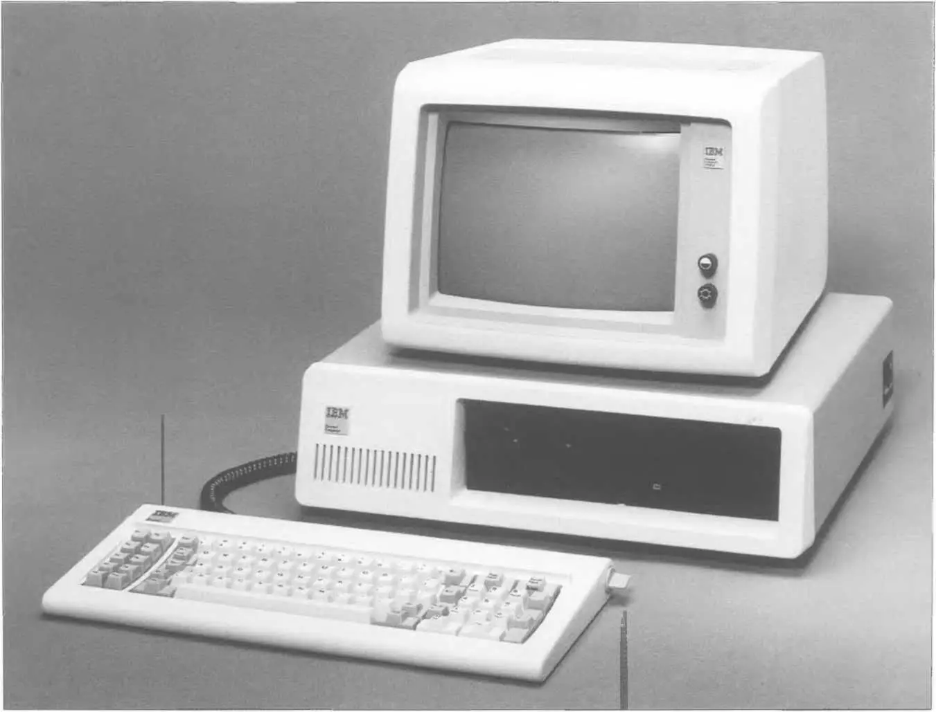 IBM PC в 1981 году навсегда подтвердивший полезность индустрии персональных - фото 81