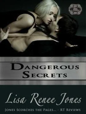 Лиза Джонс Dangerous Secrets обложка книги